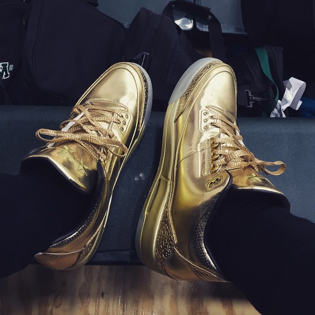kyrie irving gold shoes