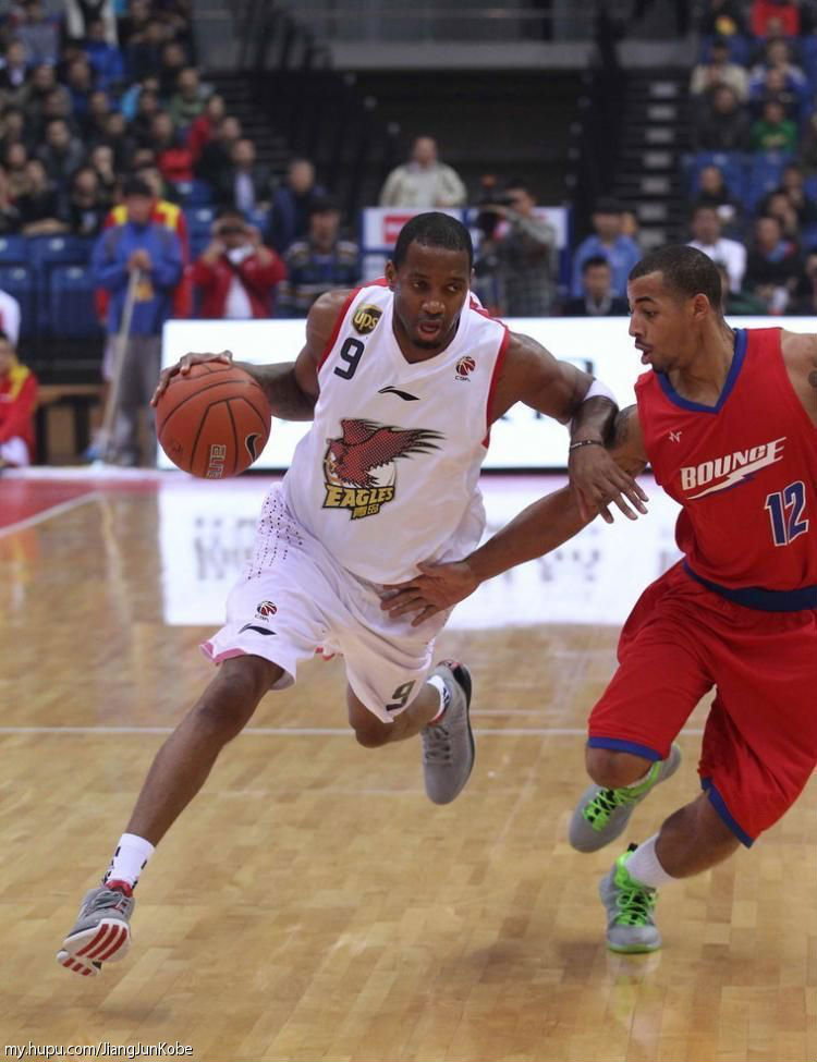 Tracy McGrady wearing adidas Rose 3 Aluminum (1)