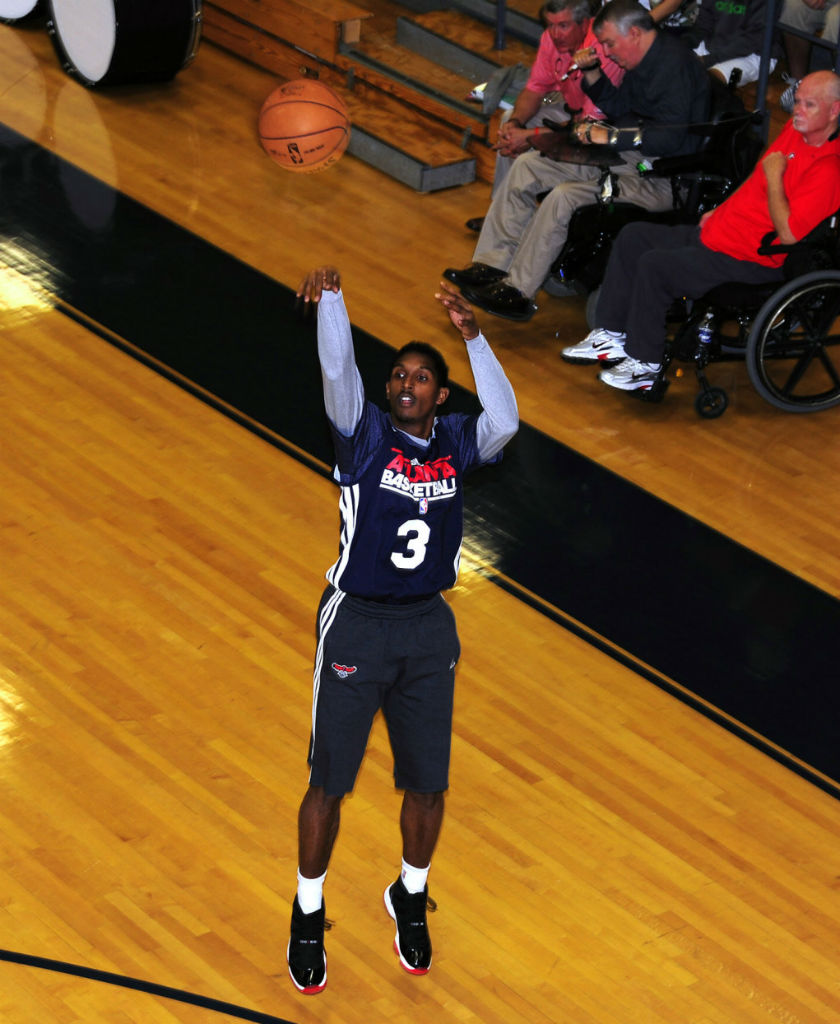 Lou Williams wearing Air Jordan XI 11 Black Red (6)