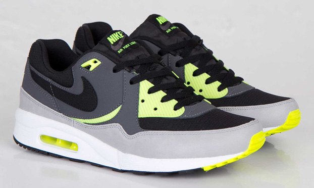 Nike Air Max Light Essential - Black 