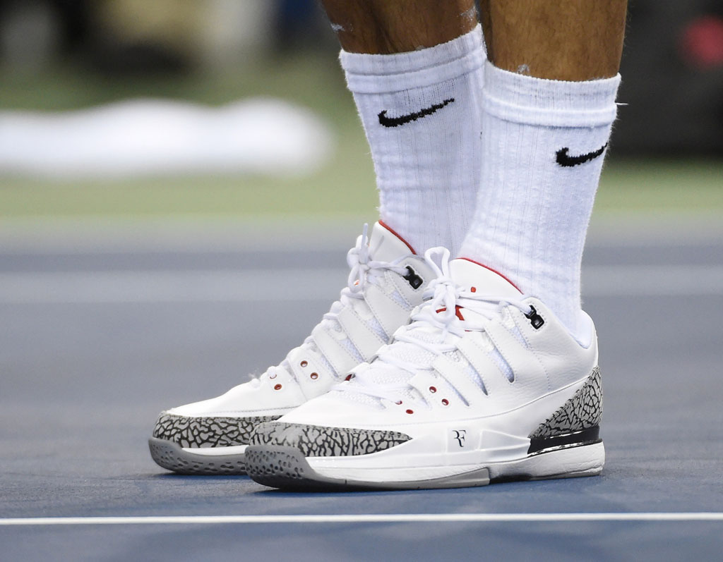 Roger Federer wearing NikeCourt Zoom Vapor AJ3 (5)