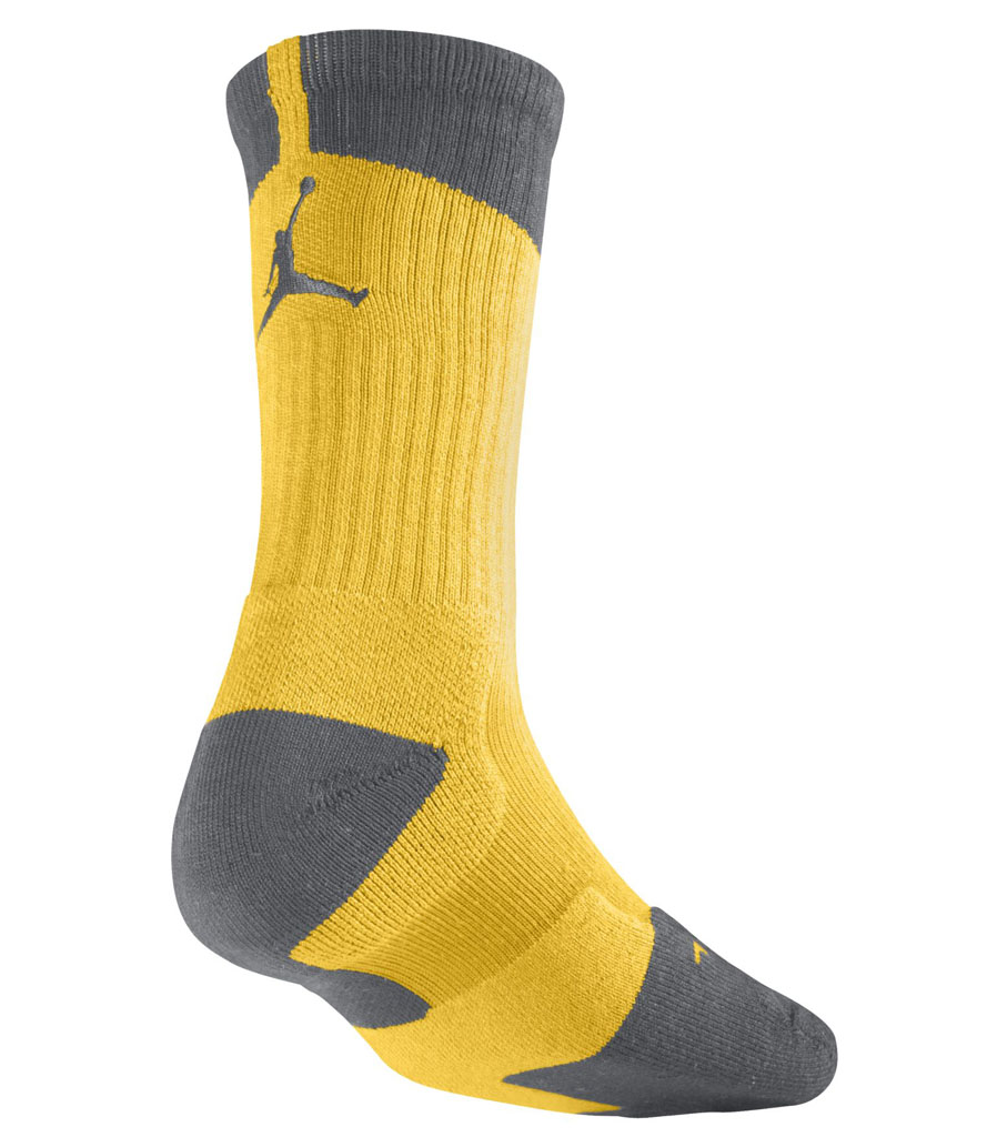 jordan black and gold socks