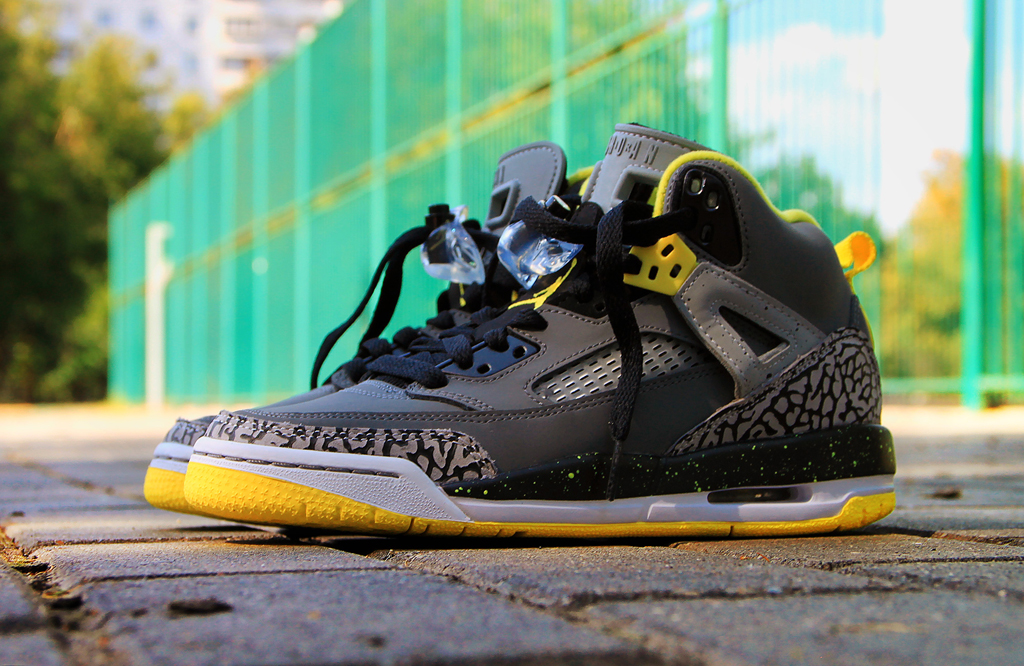 black and yellow jordan spizikes