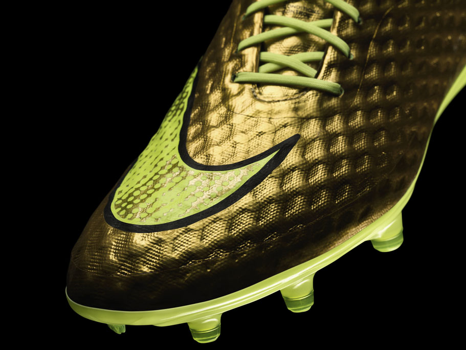 Nike & Neymar introduce Hypervenom Gold (4)