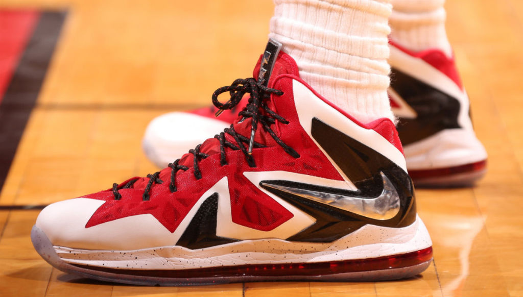 Highlight // LeBron James Blocks Splitter In Nike LeBron X PS Elite PE (14)