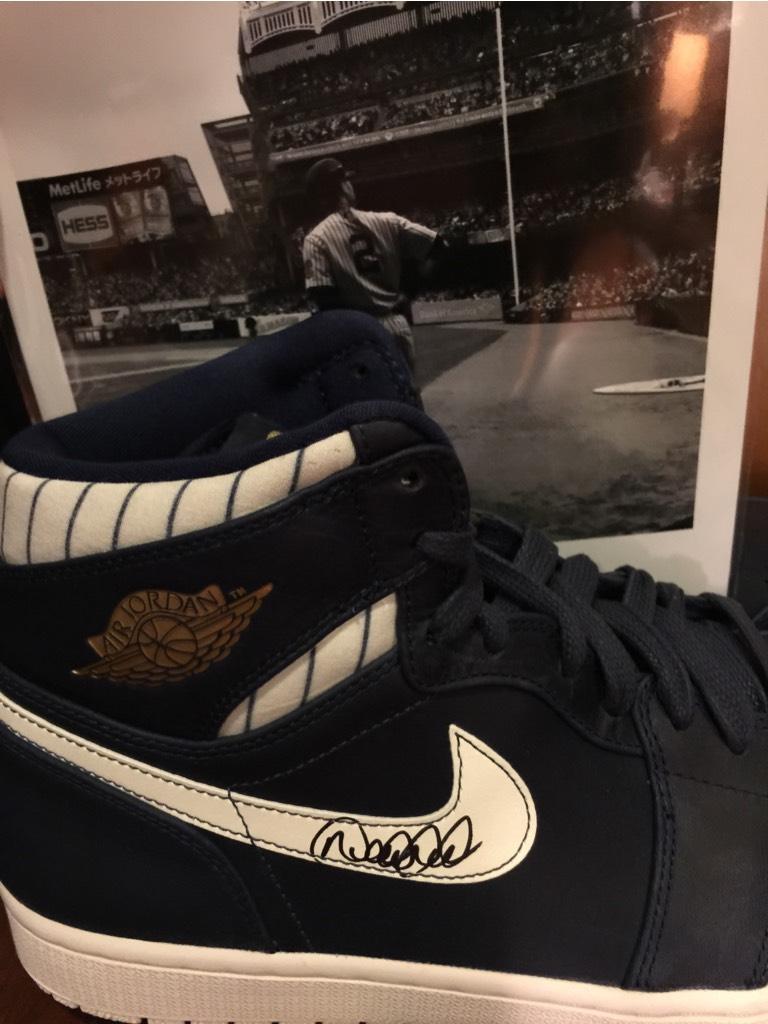 Derek Jeter Signs His Air Jordan 1 for Jimmy Fallon on The Tonight