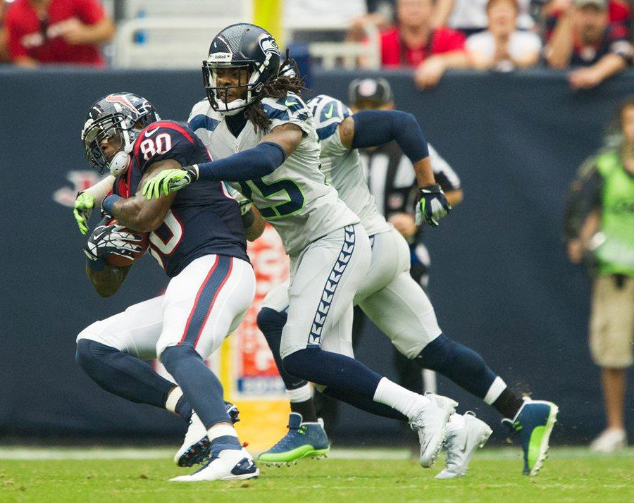 Earl Thomas wearing Air Jordan 12 XII Seattle Seahawks Away PE Cleats (1)