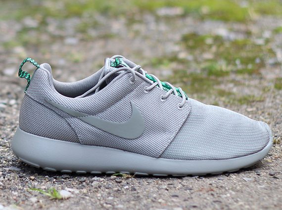 Grey nike best sale roshe shoes