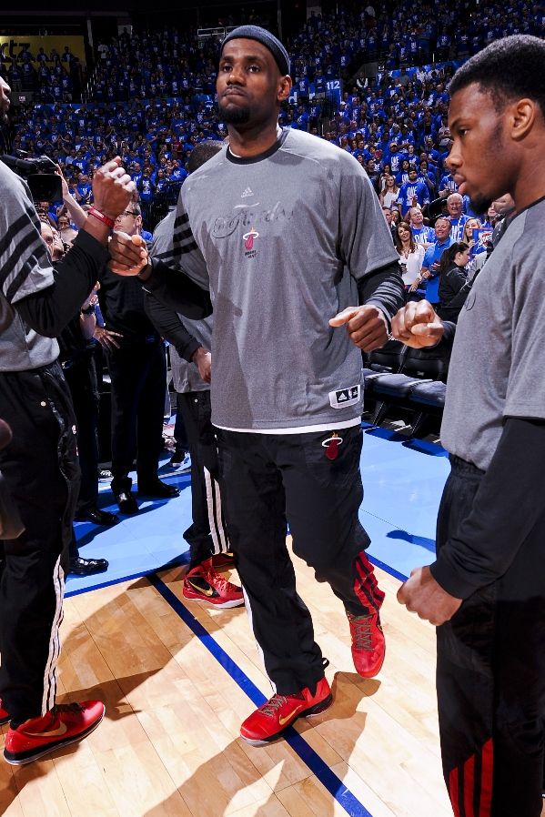 LeBron James wears Nike LeBron 9 P.S. Elite Finals Red (4)