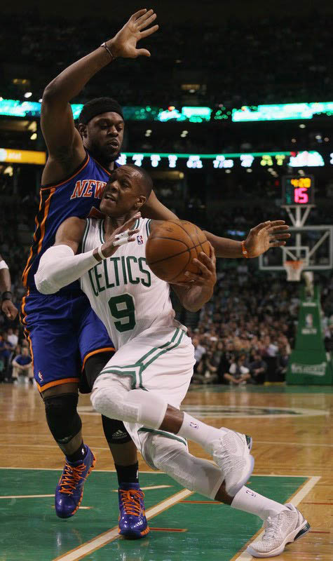 Rajon Rondo wearing Nike Zoom Kobe VI