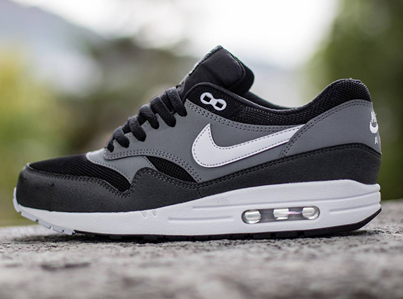 nike air max 1 black and grey