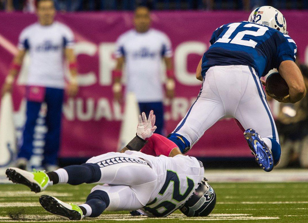 Earl Thomas wearing Air Jordan 12 XII Seattle Seahawks PE Cleats (2)