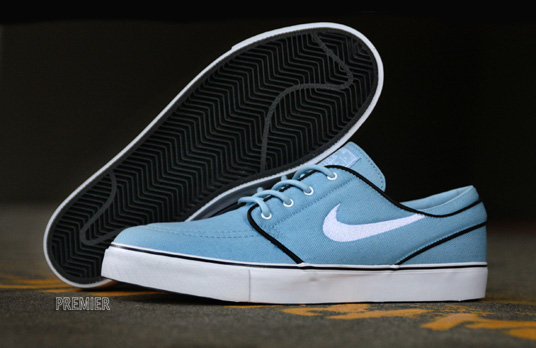 Light on sale blue janoski