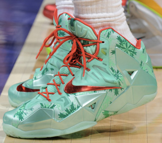 lebron 12 christmas outfit