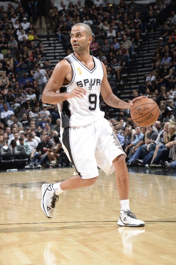 Tony Parker wearing PEAK TP9-II