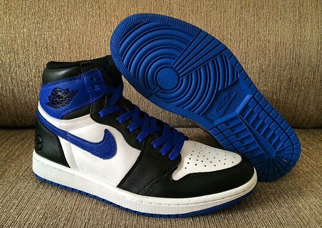 Fragment Design x Air Jordan I 1 (1)