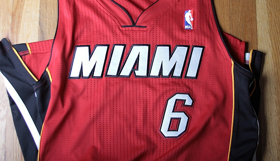 lebron alternate jersey