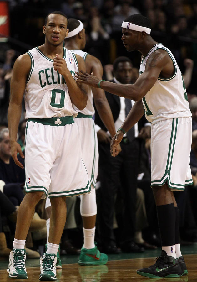 Keyon Dooling wearing Rajon Rondo's Nike Shoes (4)