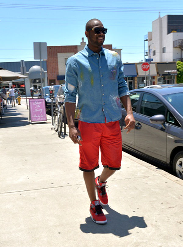 Dwyane Wade Wears Air Jordan 4 Retro