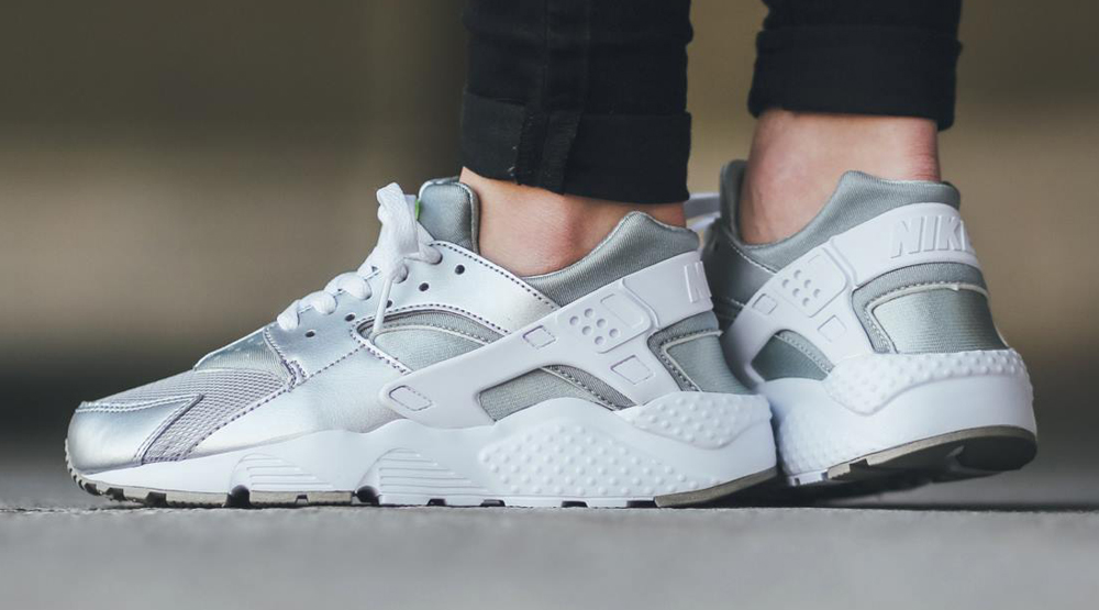 nike huarache silver metallic