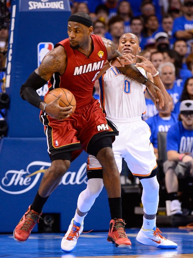 LeBron James wears Nike LeBron 9 P.S. Elite Finals Red (1)