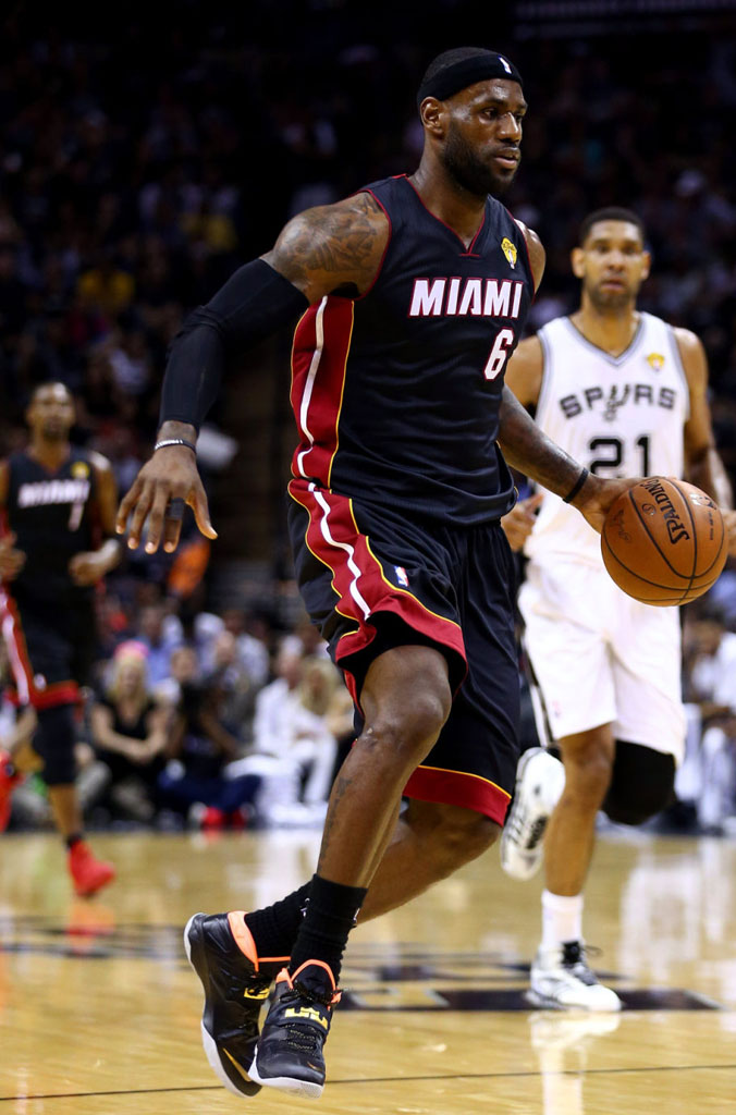 lebron james wearing lebron soldier 12