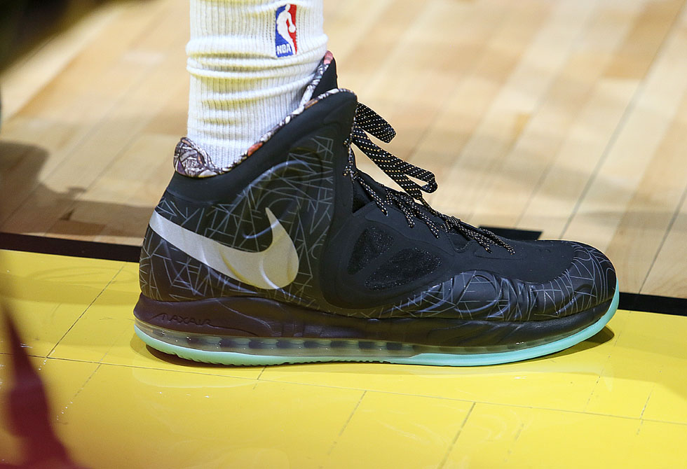 LaMarcus Aldridge wearing Nike Air Max Hyperposite