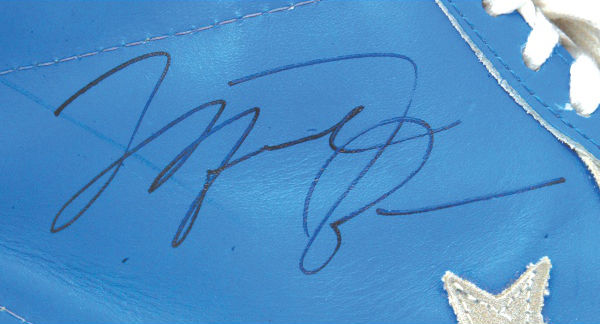 Converse Pro Leather UNC Autographed by Michael Jordan (4)