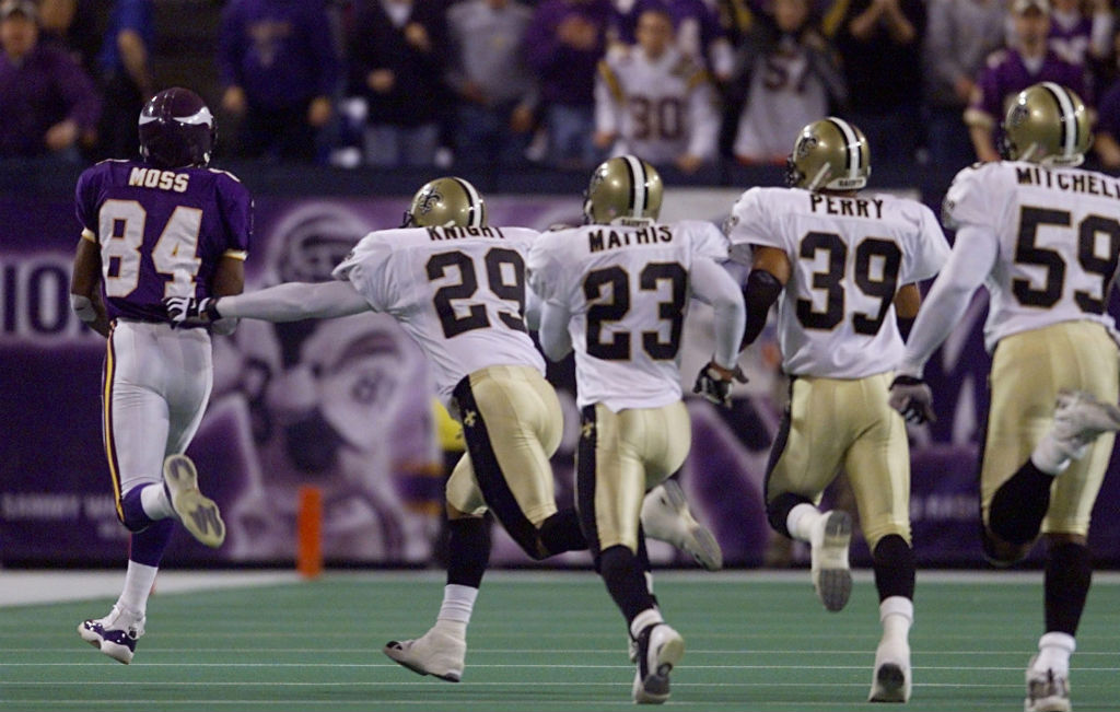 Randy Moss wearing Air Jordan XI 11 Vikings PE (4)