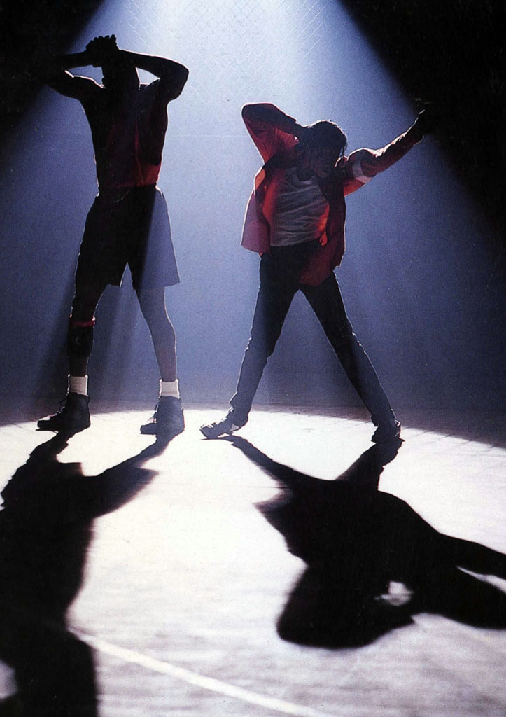 Michael Jackson & Michael Jordan in the Jam Music Video (2)