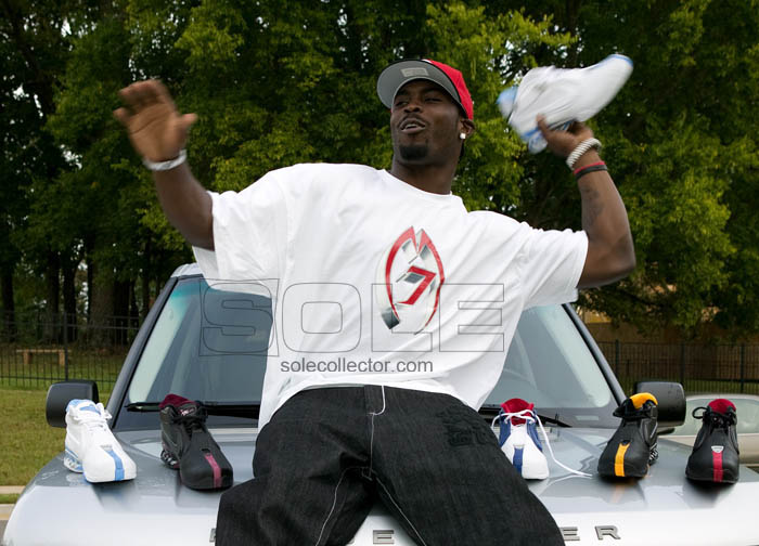 News: Nike Re-Signs Michael Vick To Endrosement Deal