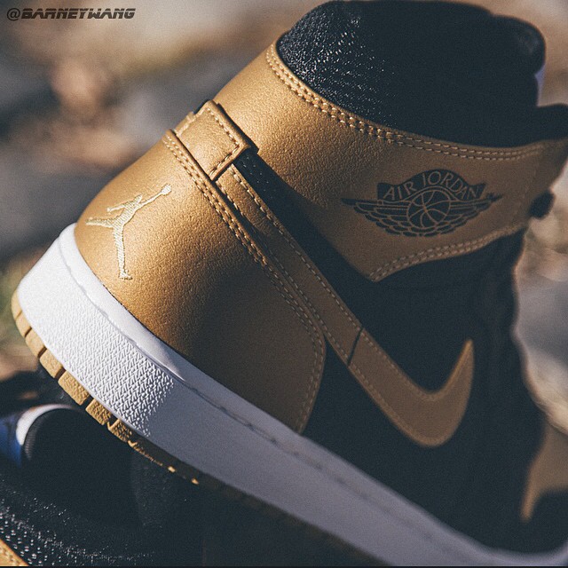 Carmelo Anthony's Black/Gold Air Jordan 1