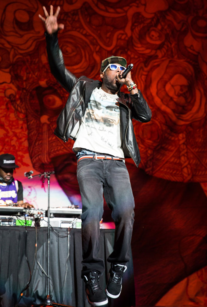 Talib Kweli wearing Air Jordan 5 Retro Oreo