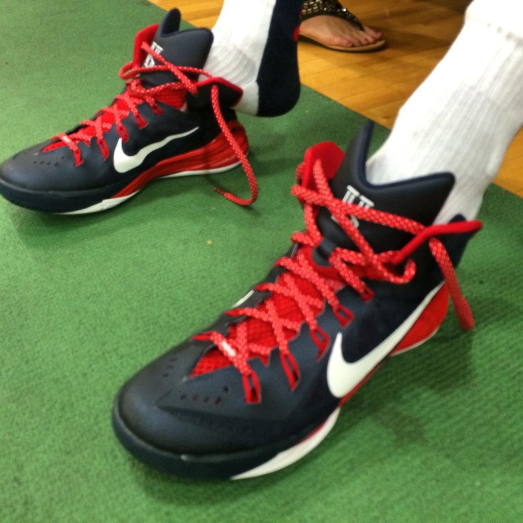 Kyrie Irving wearing Nike Hyperdunk 2014 USA Away