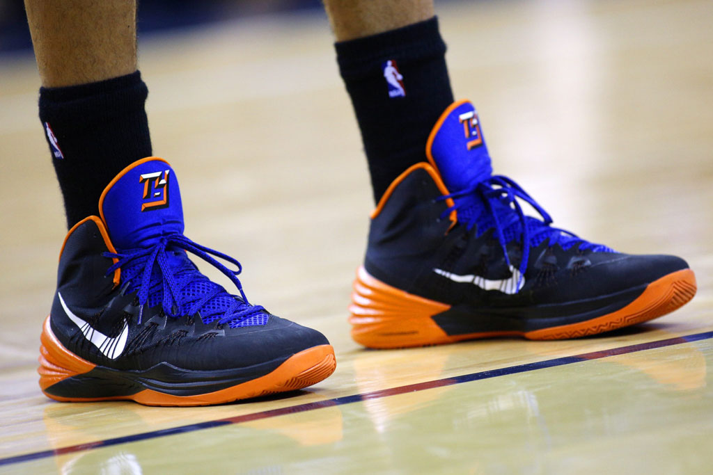 Tyson Chandler wearing Nike Hyperdunk 2013 Knicks Away PE