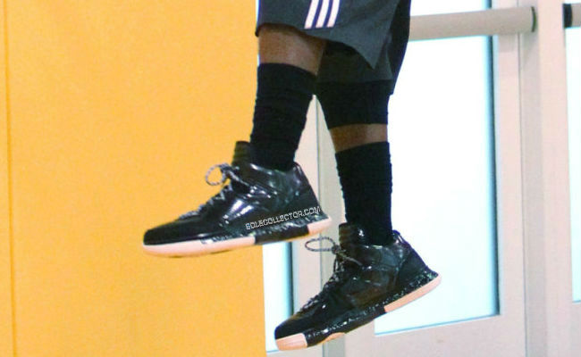 Dwyane Wade wearing Li-Ning Shoes (3)