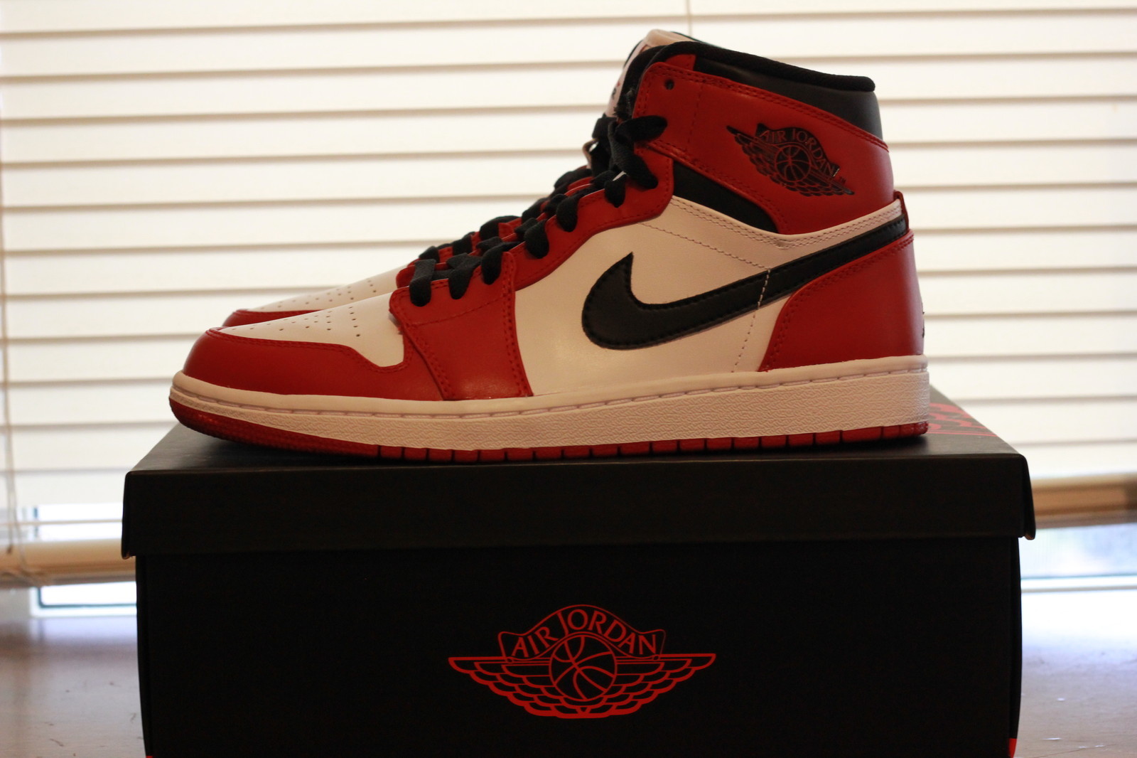 air jordan 1 retro high red white