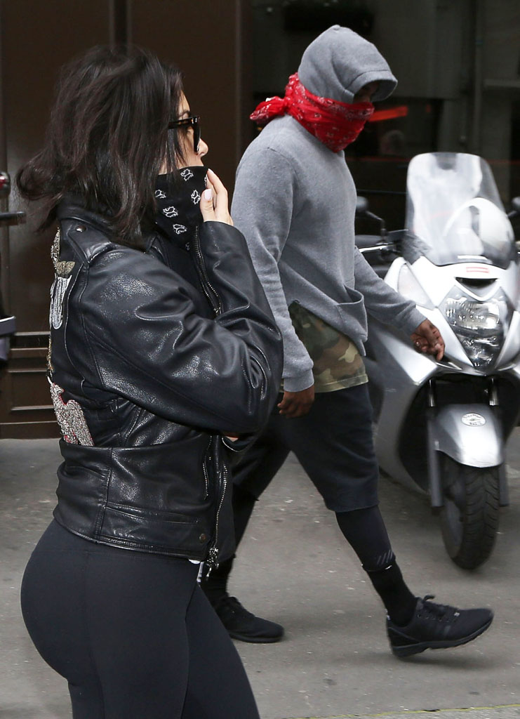 Kanye West wearing adidas ZX Flux Blackout (1)