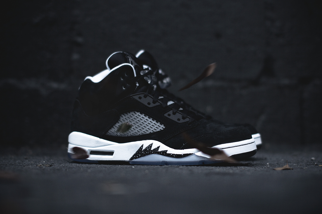 Air Jordan 5 Retro in Black Cool Grey and White profile