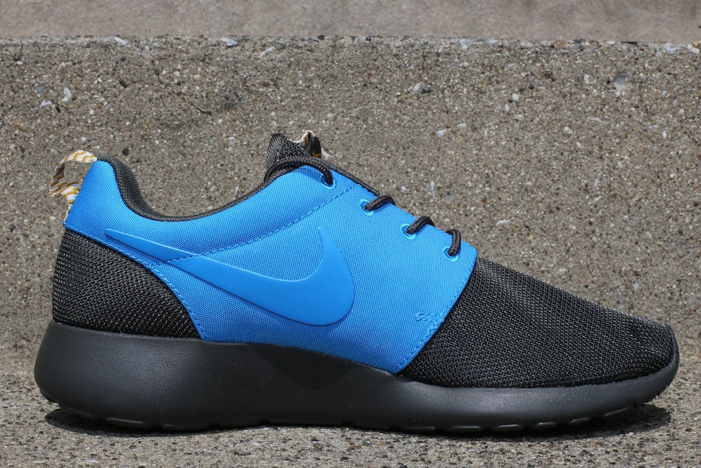 Blue and store gray roshes