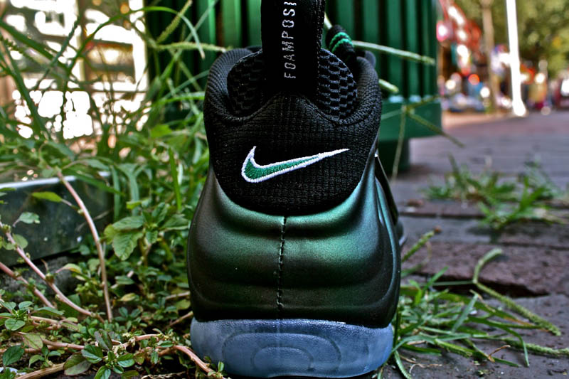 Dark pine outlet foamposites