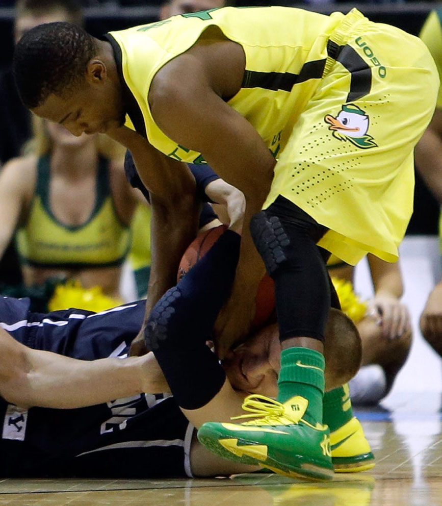 Johnathan Loyd wearing Nike KD VI 6 Oregon Ducks