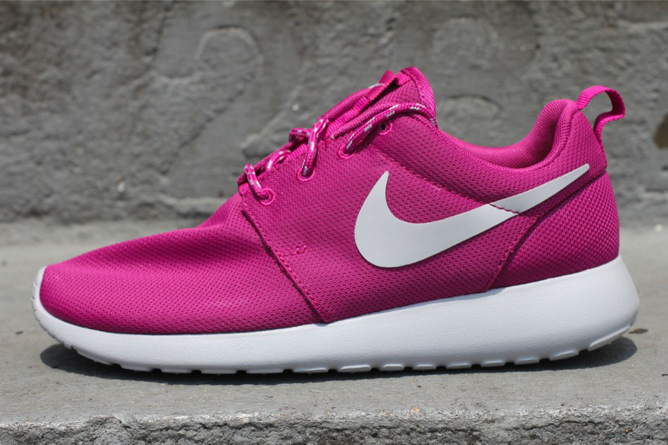 pink roshe run