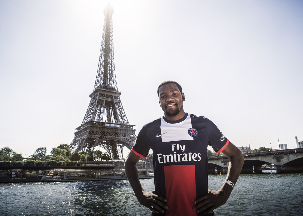 kevin durant in paris wearing nike paris saint-germain jersey