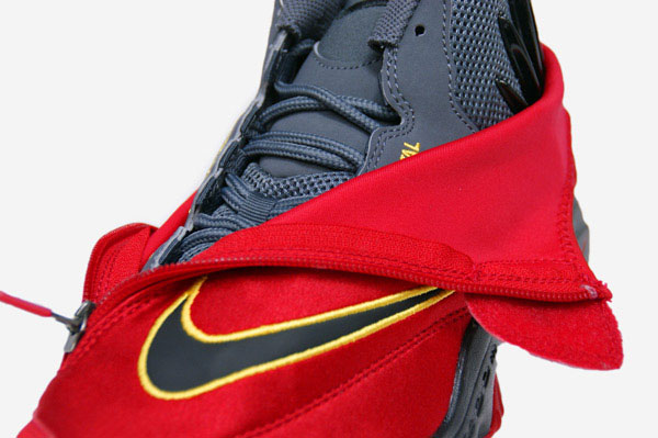 Nike glove hot sale shoes red