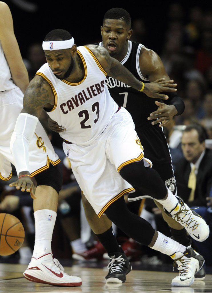 LeBron James wearing Nike LeBron XII 12 White/Black-Yellow PE (3)