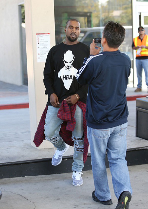 kanye wearing flyknit trainer