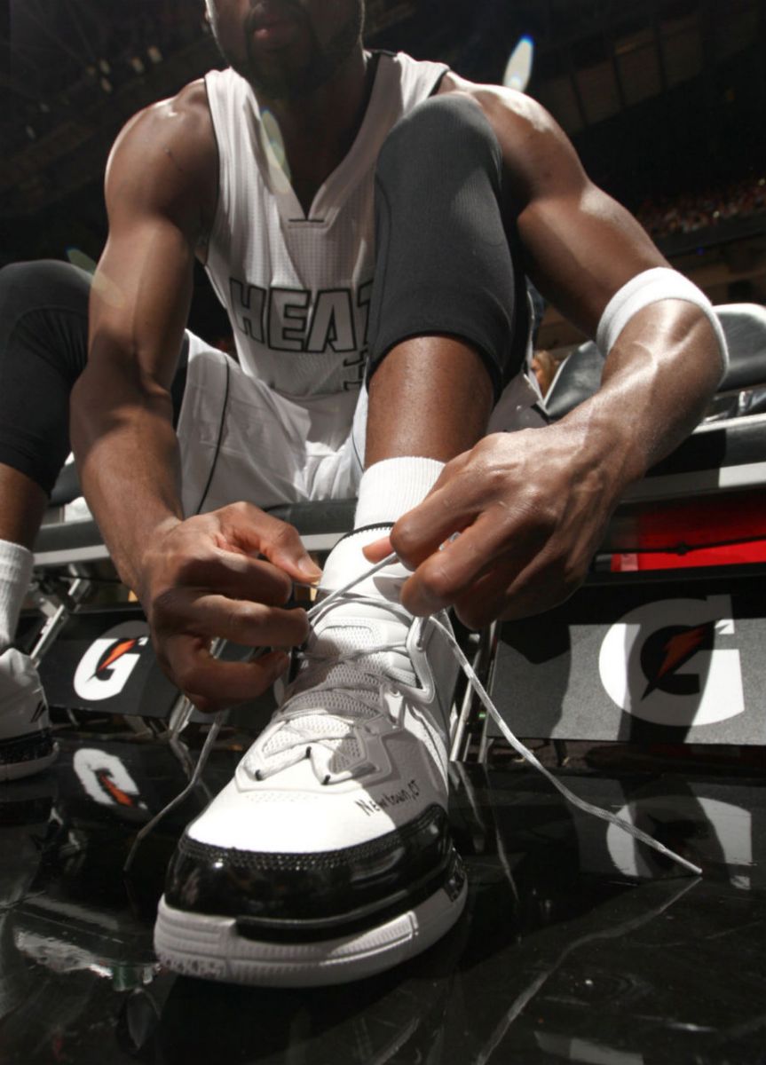 Dwyane Wade wears Li-Ning Way of Wade for Newtown, Connecticut (2)