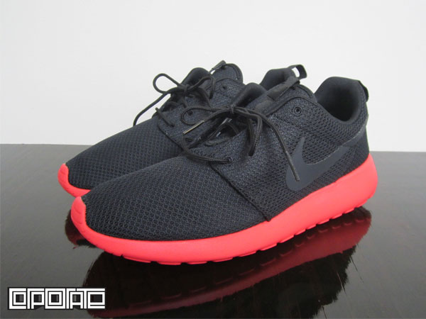 Nike roshe run black sale online