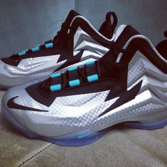 silver nike chuck posite |Fino a dieci 